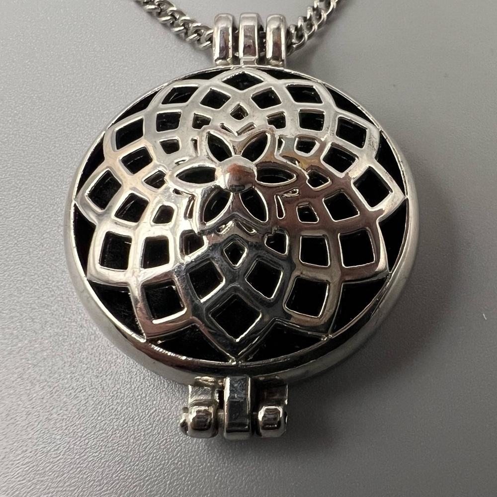 Silver Tone Essential Oil Diffuser Locket - image 8